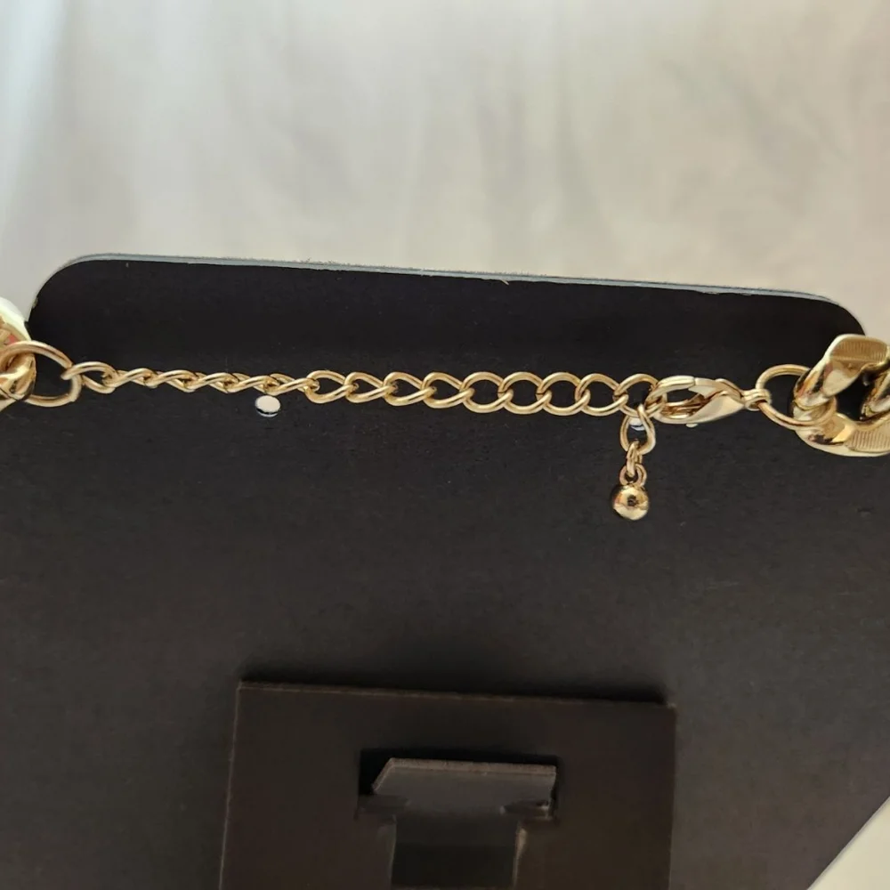 Gold Cuban Chain Necklace - Picture 2 of 3